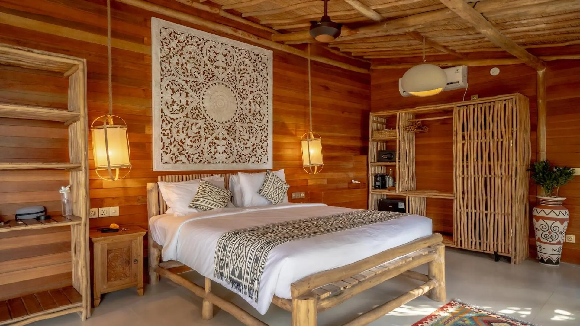 ****  The Korowai Hotel Uluwatu  Indonesia