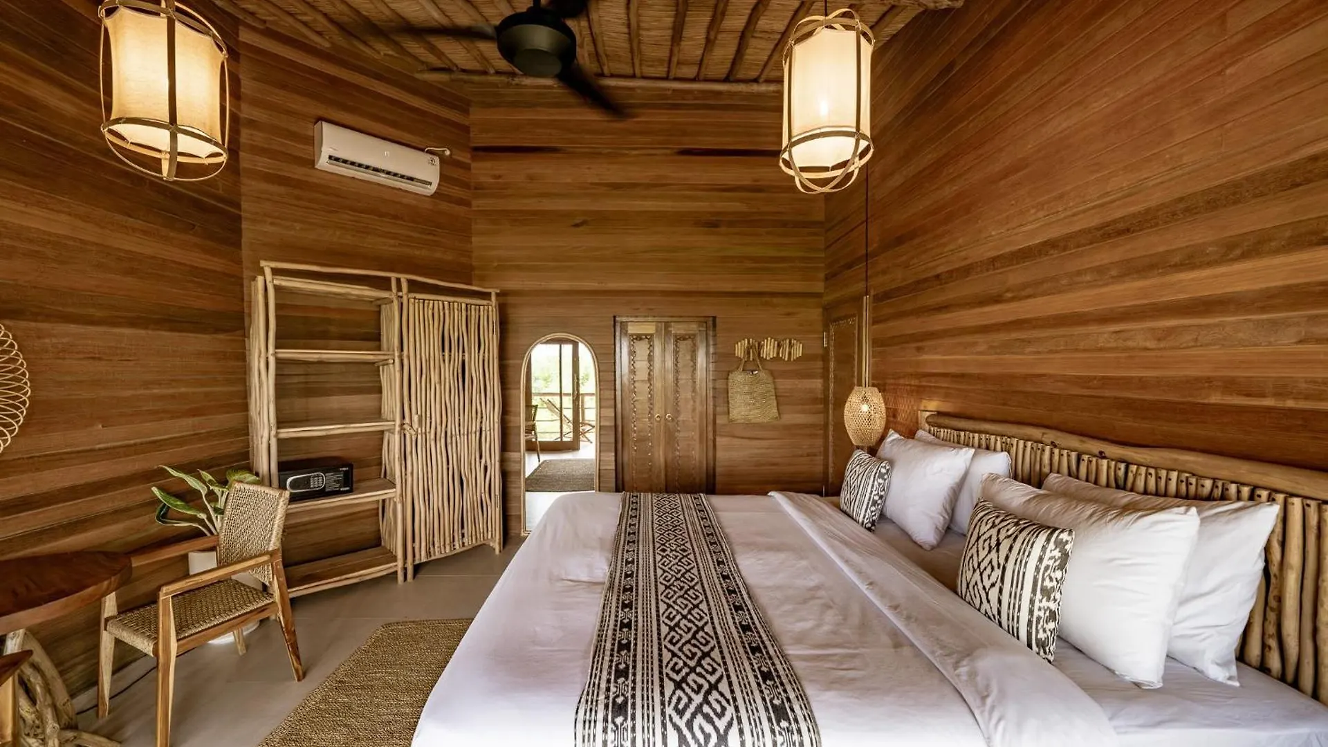 ****  The Korowai Hotel Uluwatu  Indonesia